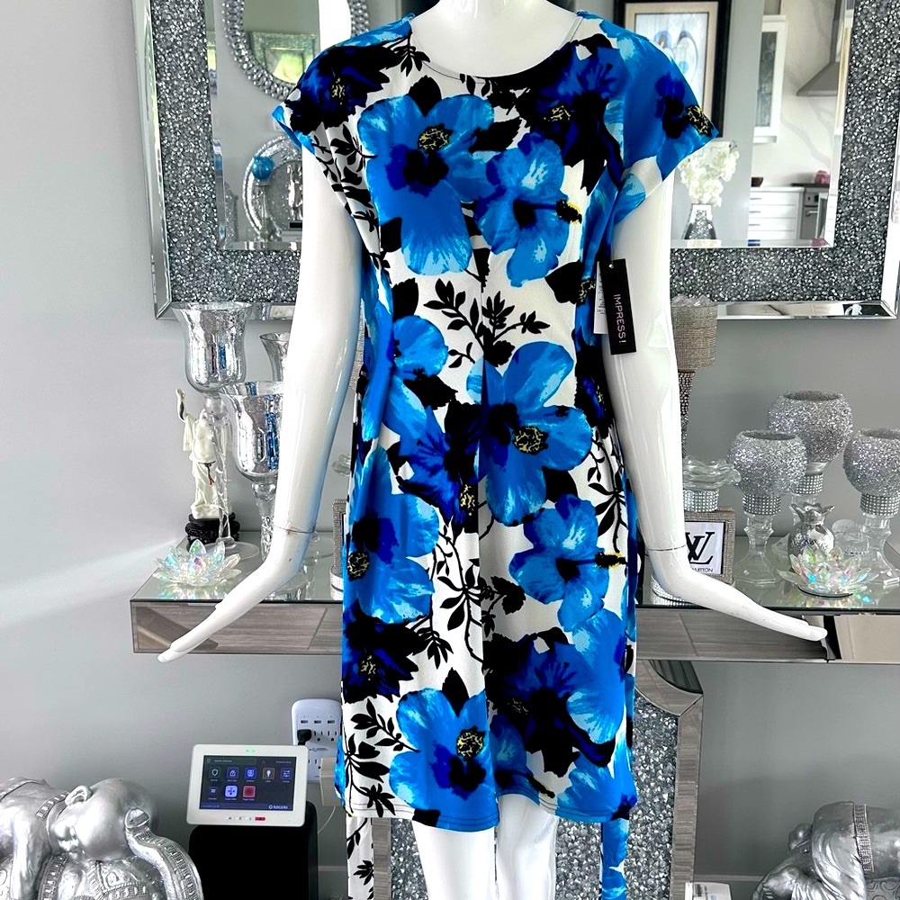 NWT 💙Floral Blue Dress 💙